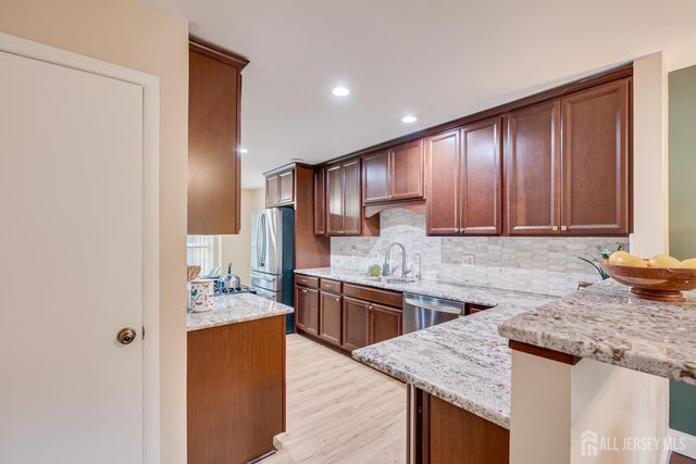 138 Oakmont Court, Edison, NJ 08820