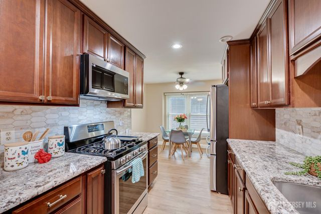 138 Oakmont Court, Edison, NJ 08820