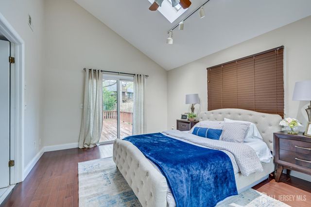 138 Oakmont Court, Edison, NJ 08820