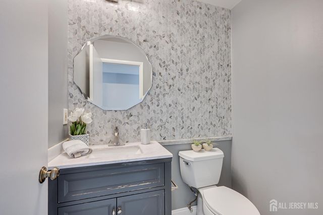 138 Oakmont Court, Edison, NJ 08820