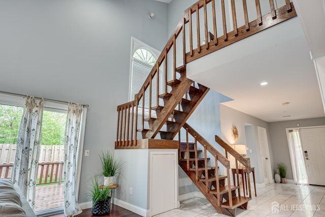 138 Oakmont Court, Edison, NJ 08820