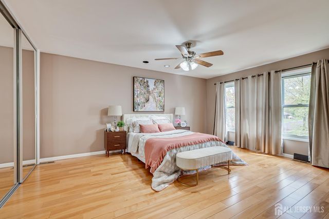 138 Oakmont Court, Edison, NJ 08820