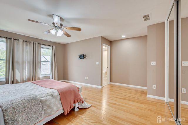 138 Oakmont Court, Edison, NJ 08820