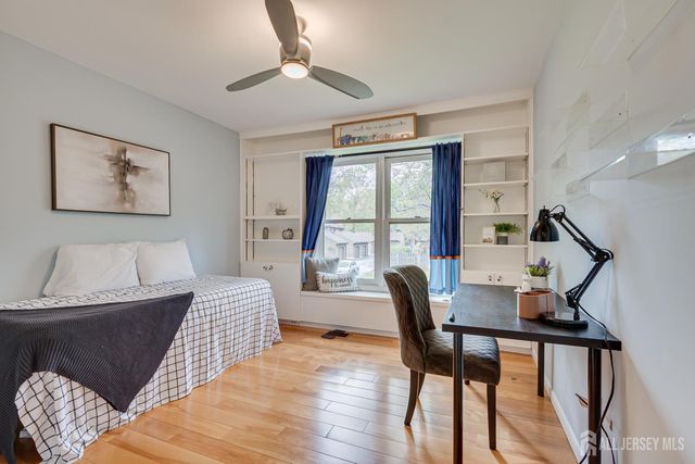 138 Oakmont Court, Edison, NJ 08820