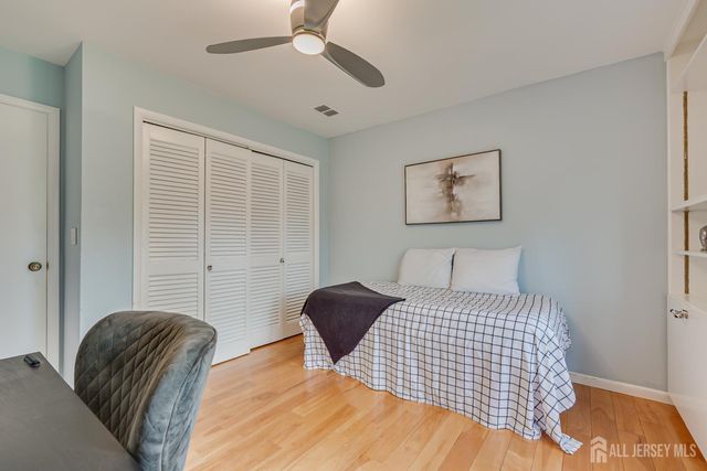 138 Oakmont Court, Edison, NJ 08820