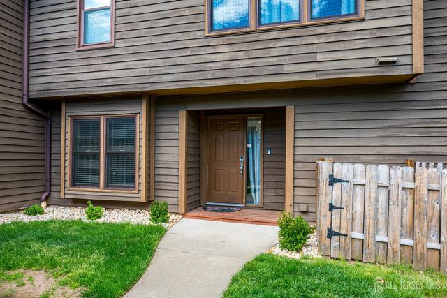 138 Oakmont Court, Edison, NJ 08820