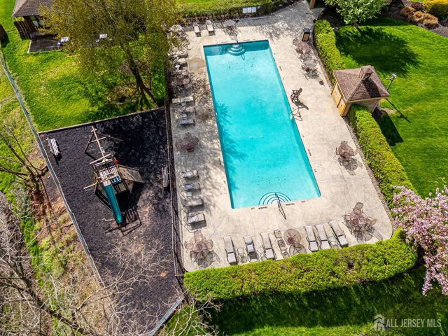 138 Oakmont Court, Edison, NJ 08820