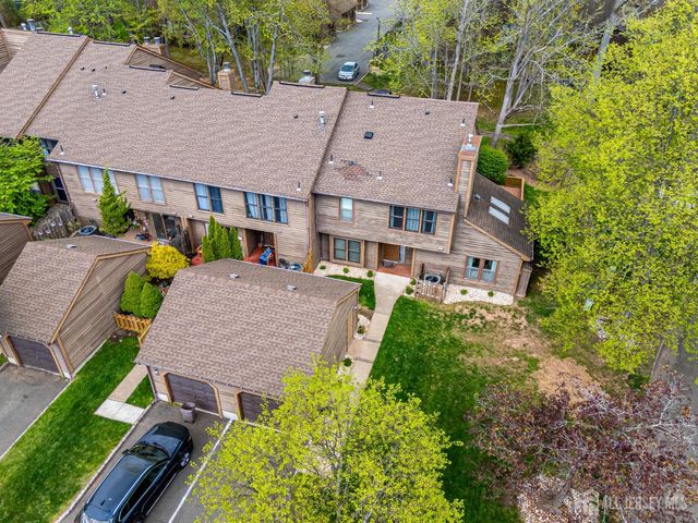 138 Oakmont Court, Edison, NJ 08820