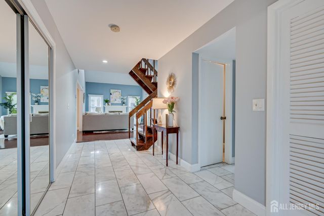 138 Oakmont Court, Edison, NJ 08820