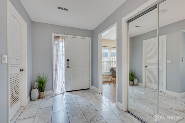 138 Oakmont Court, Edison, NJ 08820