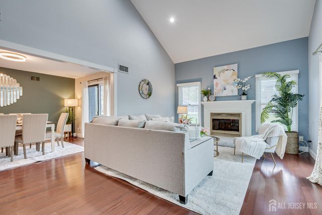 138 Oakmont Court, Edison, NJ 08820