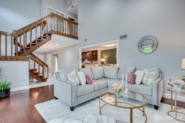 138 Oakmont Court, Edison, NJ 08820