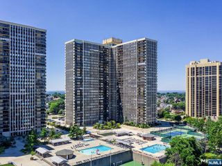 300 Winston Drive 603, Cliffside Park, NJ 07010