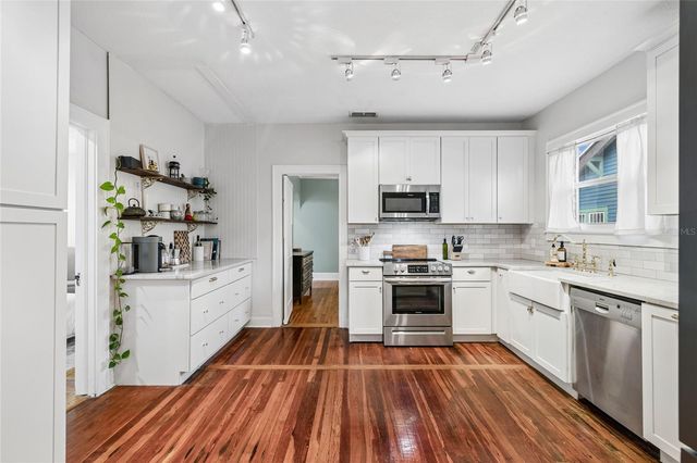 1202 E POWHATAN AVENUE, Tampa, FL 33604