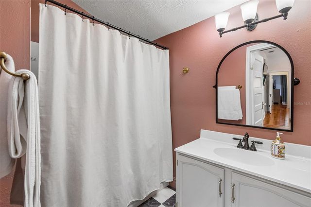 1202 E POWHATAN AVENUE, Tampa, FL 33604