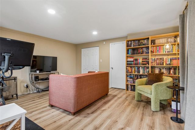 1202 E POWHATAN AVENUE, Tampa, FL 33604