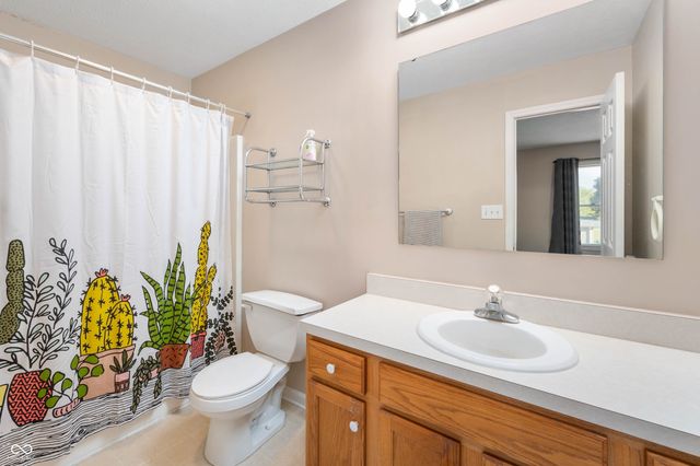 101 Grassyway Court, Whiteland, IN 46184