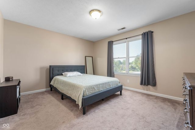 101 Grassyway Court, Whiteland, IN 46184