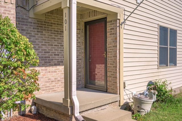 101 Grassyway Court, Whiteland, IN 46184