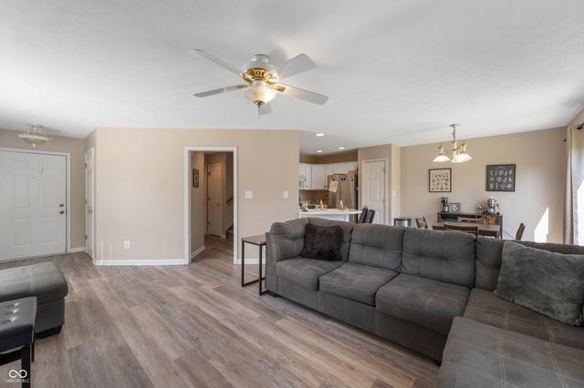 101 Grassyway Court, Whiteland, IN 46184