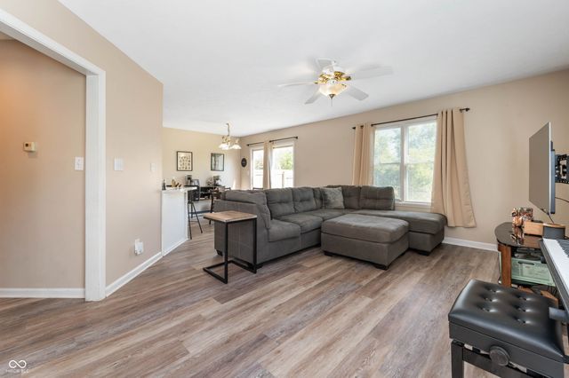 101 Grassyway Court, Whiteland, IN 46184