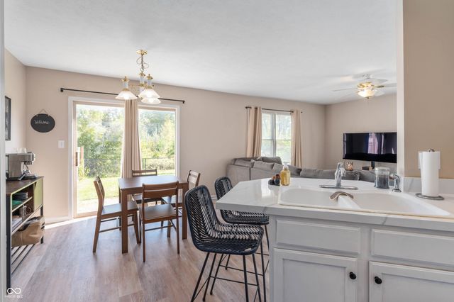 101 Grassyway Court, Whiteland, IN 46184