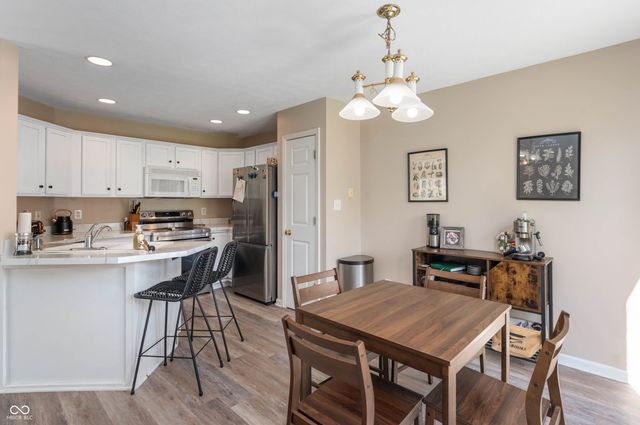 101 Grassyway Court, Whiteland, IN 46184