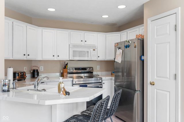 101 Grassyway Court, Whiteland, IN 46184