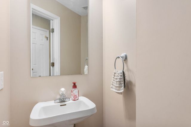 101 Grassyway Court, Whiteland, IN 46184