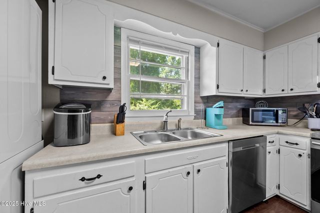 102 Mercer Road, Jacksonville, NC 28546