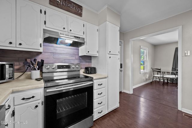 102 Mercer Road, Jacksonville, NC 28546