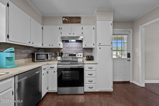 102 Mercer Road, Jacksonville, NC 28546