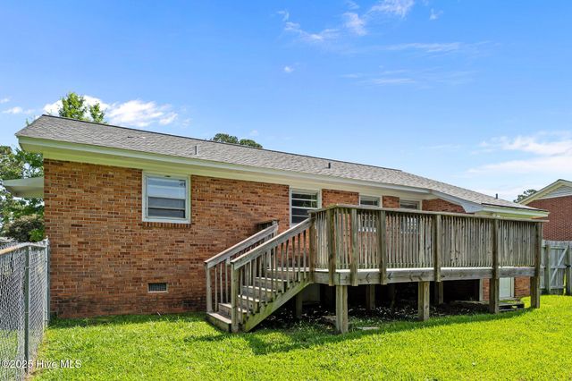 102 Mercer Road, Jacksonville, NC 28546