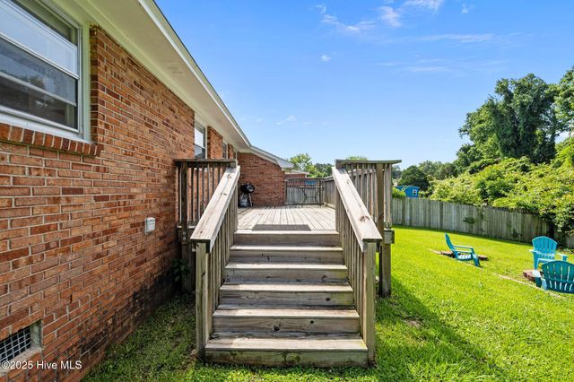 102 Mercer Road, Jacksonville, NC 28546