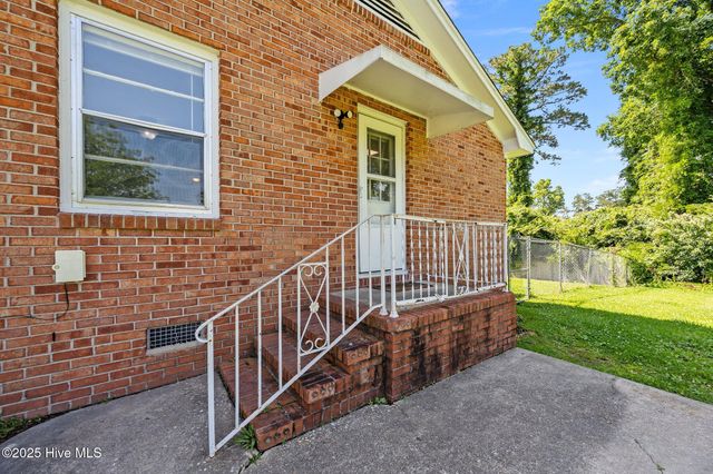 102 Mercer Road, Jacksonville, NC 28546