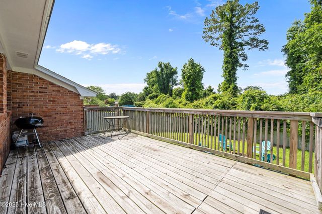 102 Mercer Road, Jacksonville, NC 28546