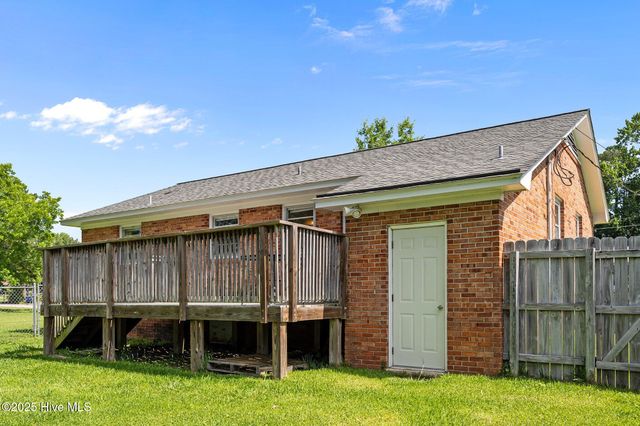 102 Mercer Road, Jacksonville, NC 28546