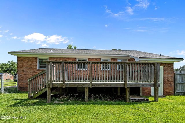 102 Mercer Road, Jacksonville, NC 28546