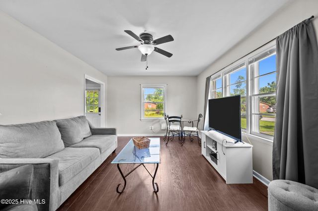 102 Mercer Road, Jacksonville, NC 28546