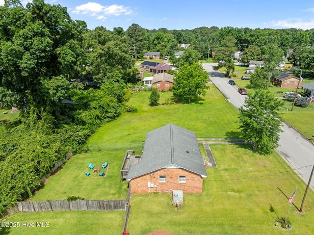 102 Mercer Road, Jacksonville, NC 28546