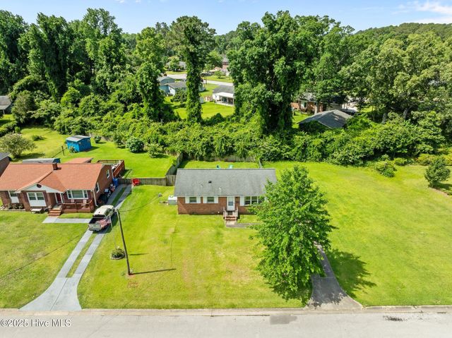 102 Mercer Road, Jacksonville, NC 28546