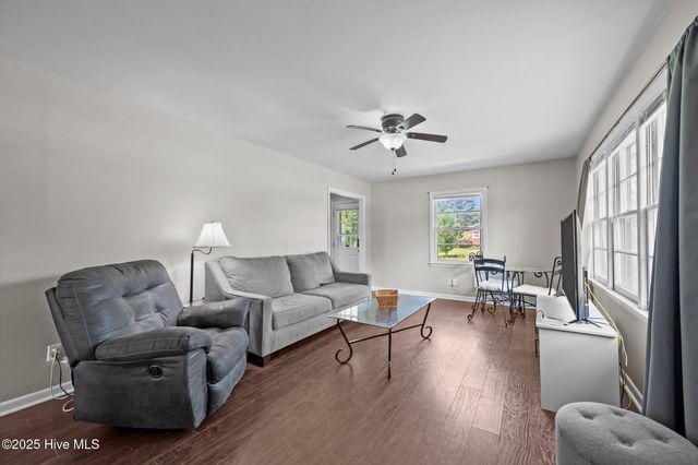 102 Mercer Road, Jacksonville, NC 28546
