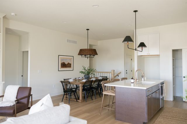 250 S Zinnia Court, West Des Moines, IA 50266