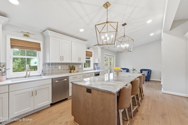 116 Sweetbriar Ln, Louisville, KY 40207