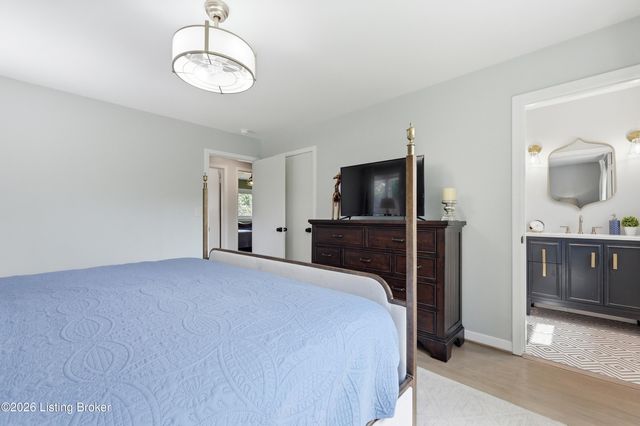 116 Sweetbriar Ln, Louisville, KY 40207