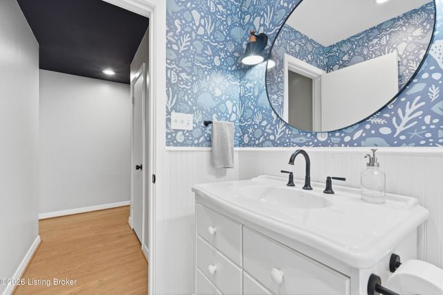 116 Sweetbriar Ln, Louisville, KY 40207