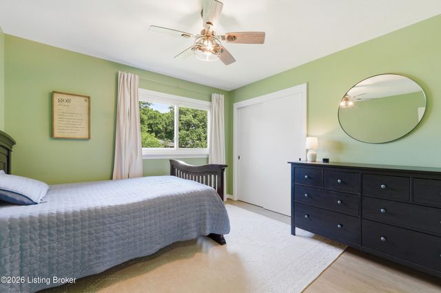 116 Sweetbriar Ln, Louisville, KY 40207