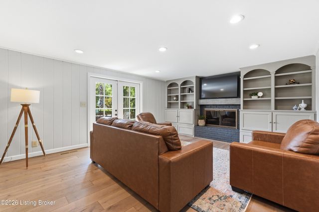 116 Sweetbriar Ln, Louisville, KY 40207