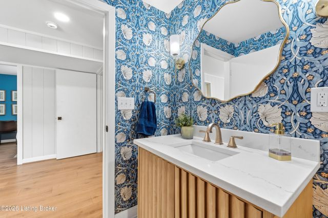 116 Sweetbriar Ln, Louisville, KY 40207