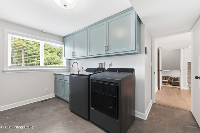 116 Sweetbriar Ln, Louisville, KY 40207